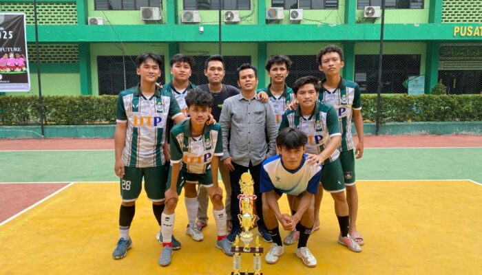 Tim Futsal Institut Sains dan Teknologi TD Pardede Raih Gelar Juara II PORTEKIN UISU 2025