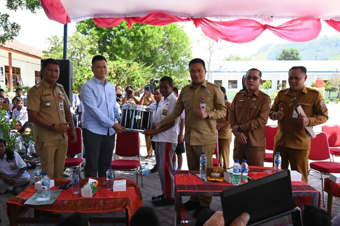 Bupati Humbahas Hadiri Penyerahan CSR PT BEL ke SMPN 007 Sinambela Baktiraja