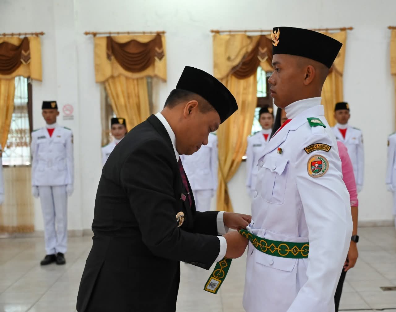Bupati Kukuhkan Paskibraka Kabupaten Humbang Hasundutan 2025