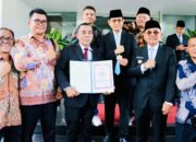 Tuan Rondahaim Saragih Garingging Dianugerahi Gelar Pahlawan Nasional oleh Presiden RI