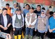 Bupati Simalungun, Dr H Anton Achmad Saragih Serahkan Bantuan Kemanusiaan Kepada Korban Bencana di Tapteng