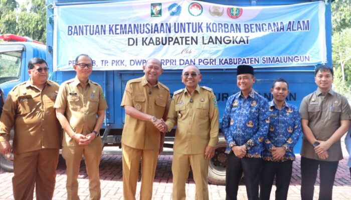 Wujud Kepedulian dan Solidaritas Antar Daerah, Bupati Simalungun Salurkan Bantuan Kemanusiaan Kepada Korban Banjir di Kabupaten Langkat